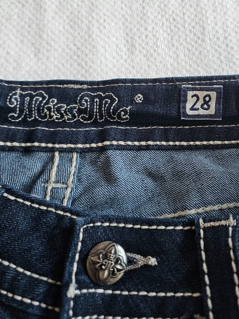 Miss Me cuffed capri dark wash denim/ jeans. model #JP5771P - Picture 11 of 12